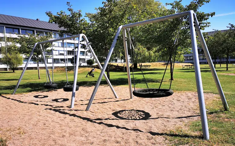 Gyngestativ ved boligbyggeri